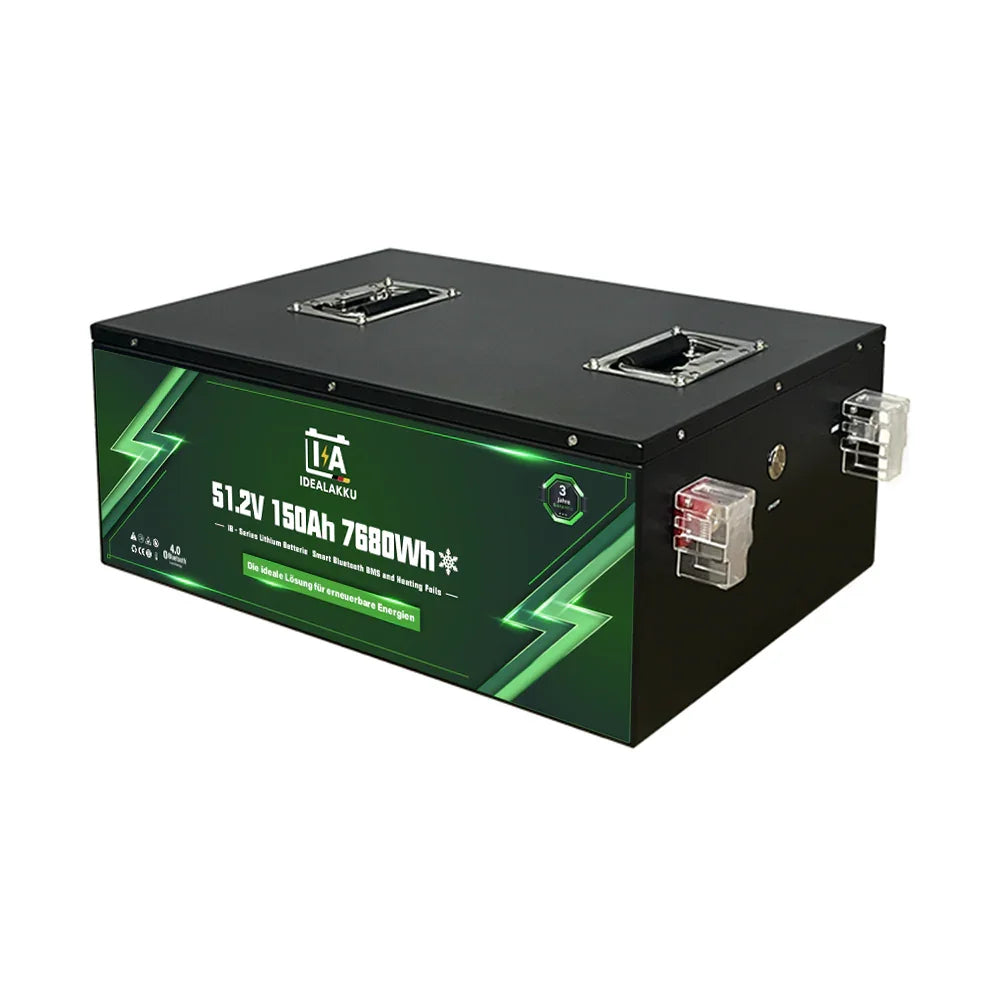 Batterie lithium 51.2V 150Ah pour stockage d'énergie, boîtier noir et connecteurs visibles