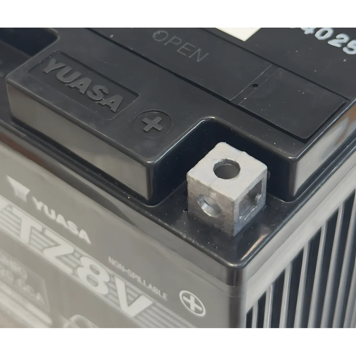 yuasa_ytz8v_4 - Accessoires Energie